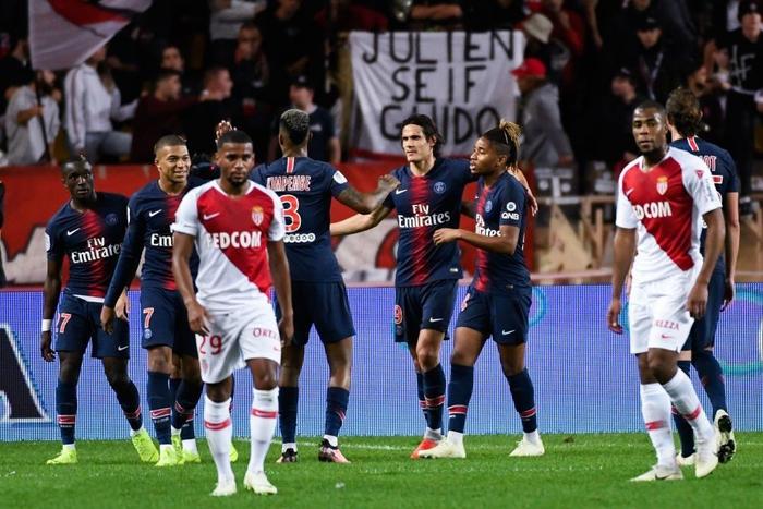 队中一名侧 队中一名侧