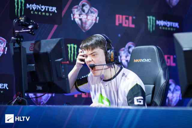 强调年轻球 强调年轻球