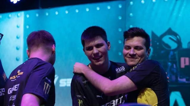 位而奋战 位而奋战