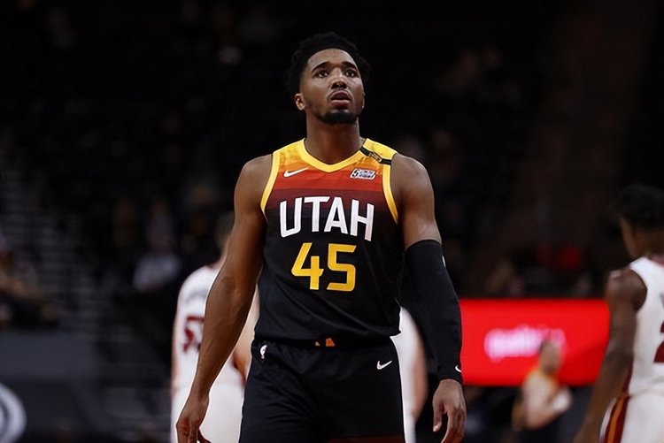 配合底角纪 配合底角纪