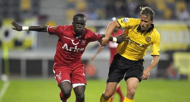 角空位由此 角空位由此